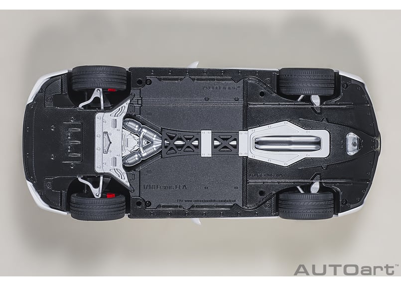 AUTOart 1/18　レクサス LFA （ホワイテスト・ホワイト）78850