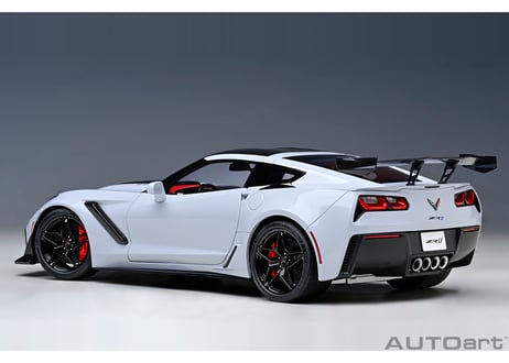 AUTOart 1/18　シボレー コルベット （C7） ZR1 （グレー・メタリック）　71277