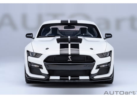 AUTOart 1/18　フォード マスタング シェルビー GT500 （ホワイト／ブラック・ストライプ）　73095