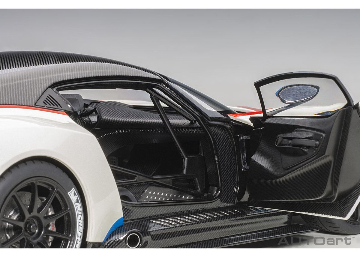 AUTOart 1/18 アストンマーチン ヴァルカン (メタリック AUTOart 1/18 アストンマーチン ヴァルカン (メタリック