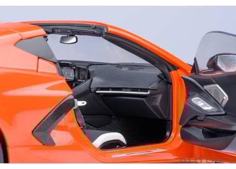 AUTOart 1/18　シボレー コルベット （C8） スティングレイ Z51 （オレンジ）　71283