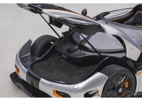 AUTOart 1/18　ケーニグセグ アゲーラ RS （メタリック・シルバー／カーボンブラック）　79024