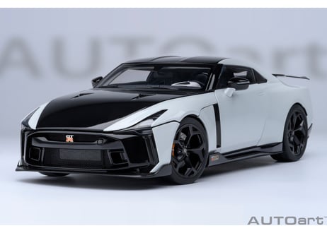 AUTOart 1/18　NISSAN GT-R50 by ITALDESIGN （メタリック・ホワイト／ブラック）　77511