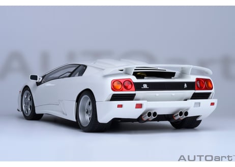 AUTOart 1/18　ランボルギーニ ディアブロ SE30 イオタ （ホワイト）　79145