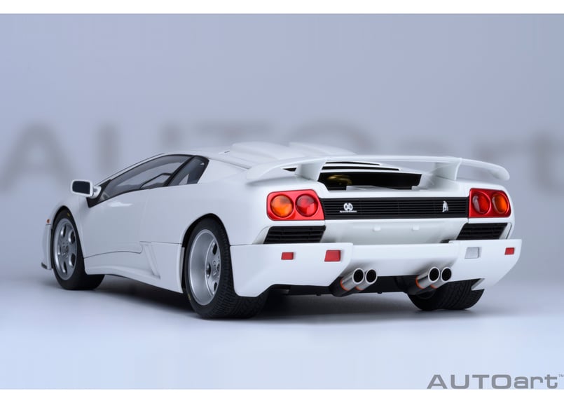 AUTOart 1/18 ランボルギーニ ディアブロ SE30 イオタ AUTOart 1/18 ランボルギーニ ディアブロ SE30 イオタ