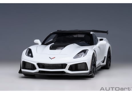 AUTOart 1/18　シボレー コルベット （C7） ZR1 （ホワイト）　71270