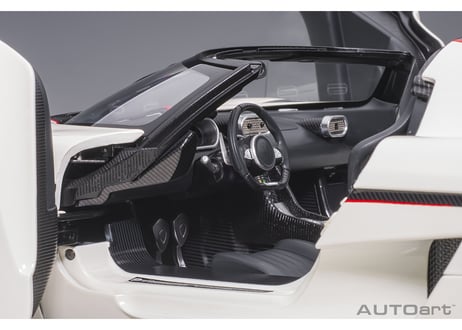 AUTOart 1/18　ケーニグセグ レゲーラ （ホワイト／カーボンブラック／レッド）　79027