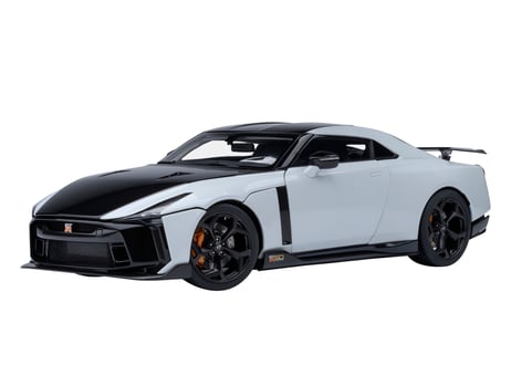 AUTOart 1/18　NISSAN GT-R50 by ITALDESIGN （メタリック・ホワイト／ブラック）　77511
