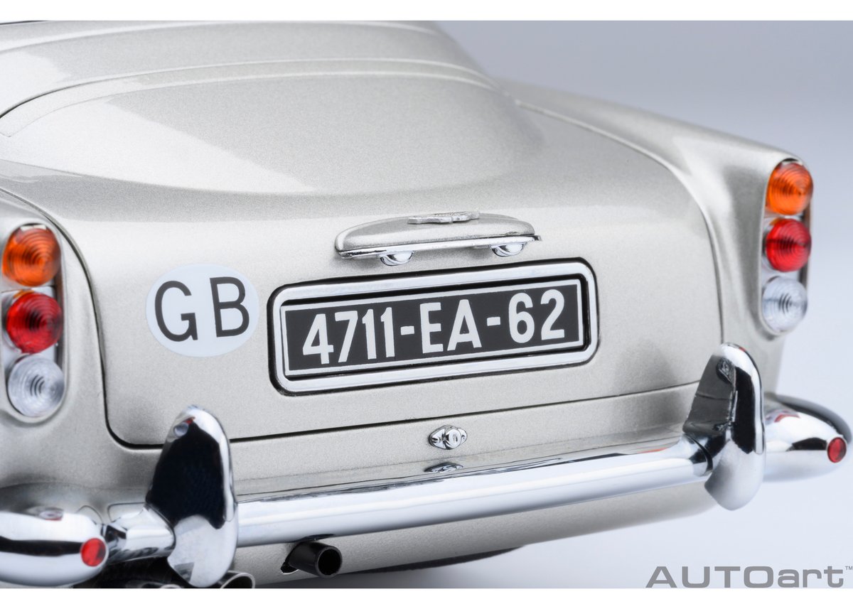 AUTOart 1/18 アストンマーチン DB5 「007／ゴールドフィンガー