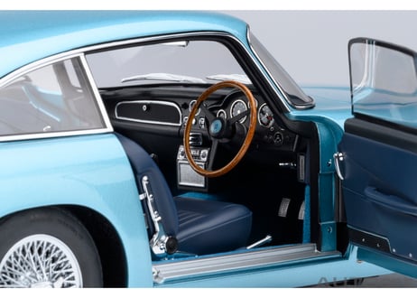 AUTOart 1/18　アストンマーチン DB5 （ライトブルー・パール）　70288