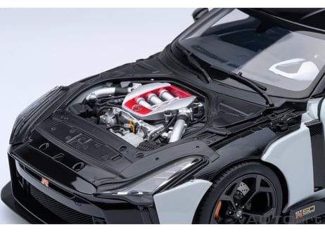 AUTOart 1/18　NISSAN GT-R50 by ITALDESIGN （メタリック・ホワイト／ブラック）　77511