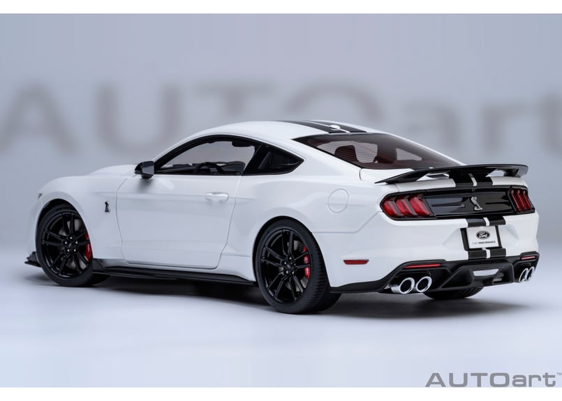 AUTOart 1/18 フォード マスタング シェルビー GT500 （ホワイト
