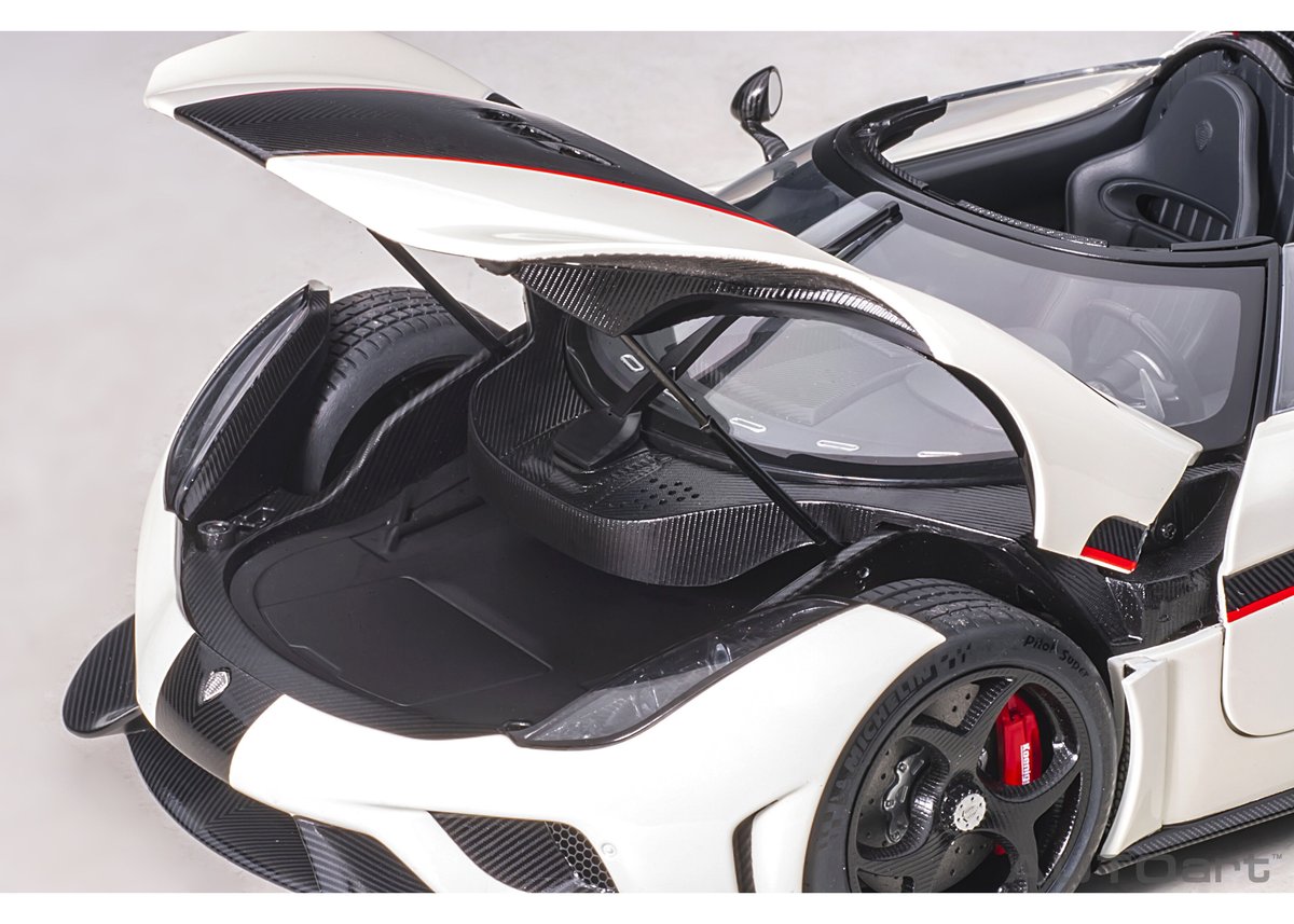AUTOart 1/18 ケーニグセグ レゲーラ (ホワイト/カーボン AUTOart 1/18 ケーニグセグ レゲーラ (ホワイト/カーボン
