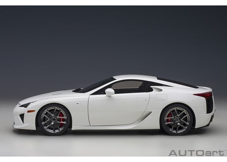 AUTOart 1/18　レクサス LFA （ホワイテスト・ホワイト）　78850