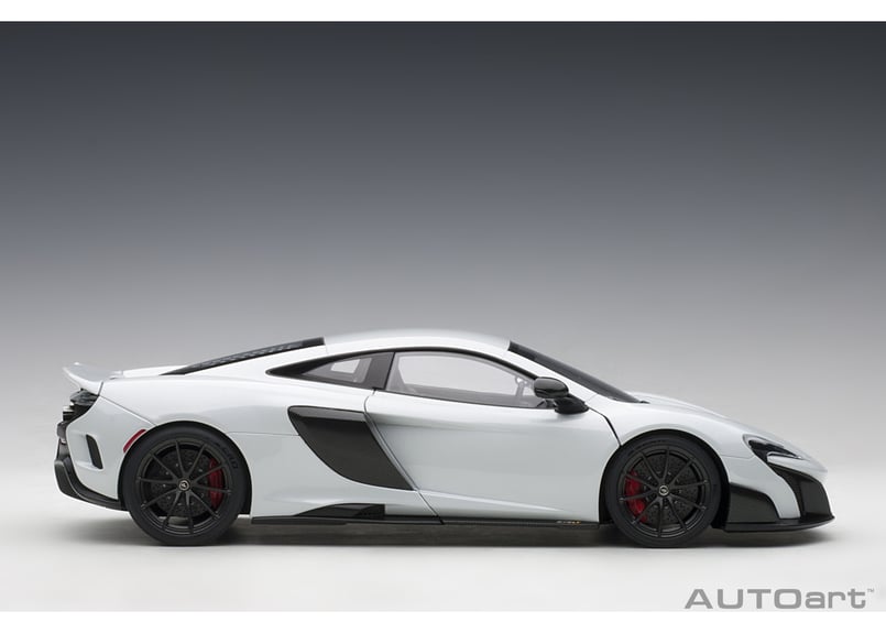AUTOart 1/18 マクラーレン 675 LT （メタリック・ホワイト） 76046 |