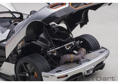 AUTOart 1/18　ケーニグセグ アゲーラ RS （メタリック・シルバー／カーボンブラック）　79024