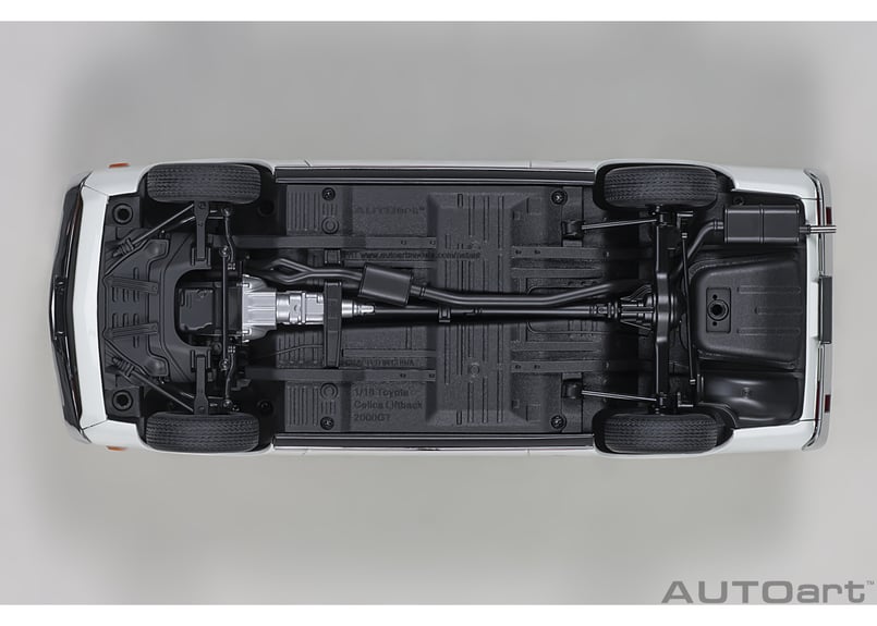 AUTOart 1/18 トヨタ セリカ リフトバック 2000GT (RA25) 1973 AUTOart 1/18 トヨタ セリカ リフトバック 2000GT (RA25) 1973
