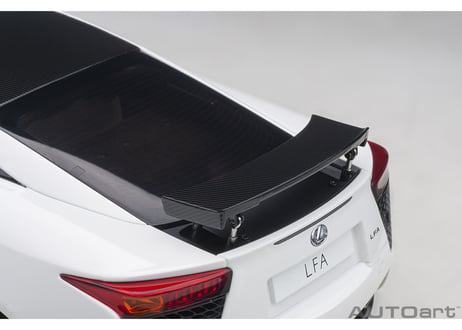AUTOart 1/18　レクサス LFA （ホワイテスト・ホワイト／ブラック・カーボン）　78851