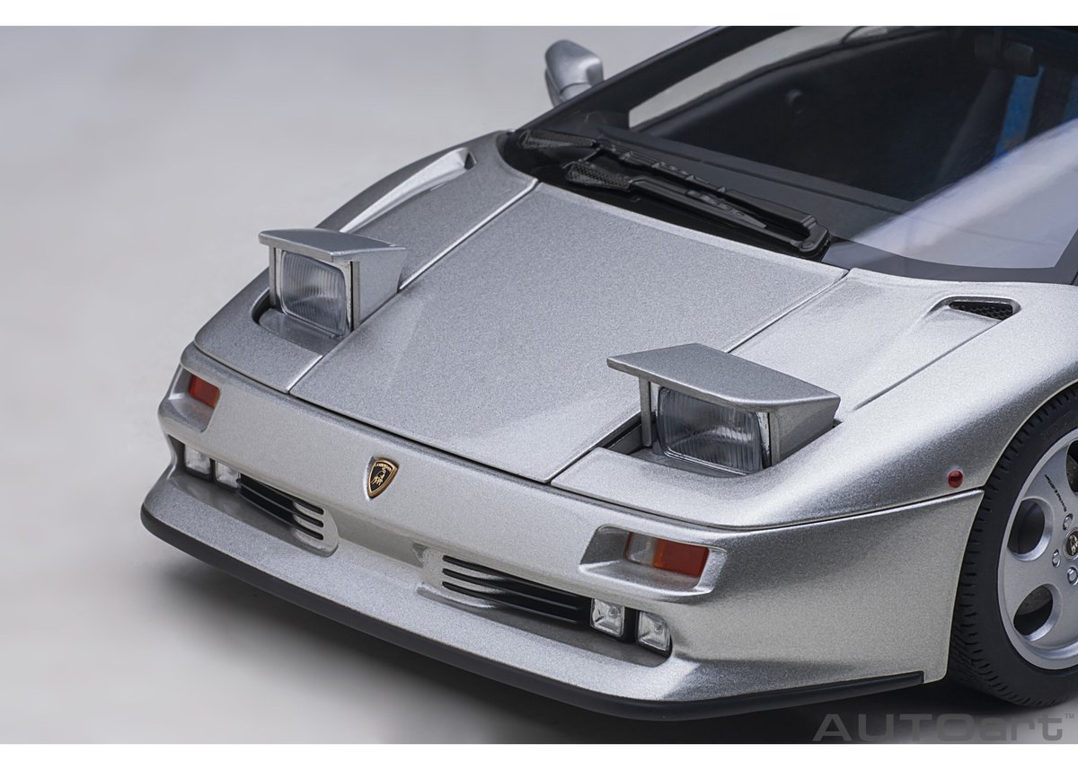 AUTOart 1/18 ランボルギーニ ディアブロ SE30 イオタ (TITANIO AUTOart 1/18 ランボルギーニ ディアブロ SE30 イオタ (TITANIO