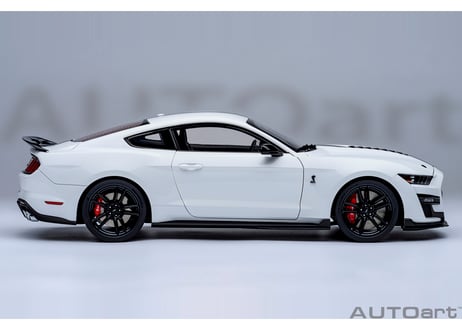 AUTOart 1/18　フォード マスタング シェルビー GT500 （ホワイト／ブラック・ストライプ）　73095