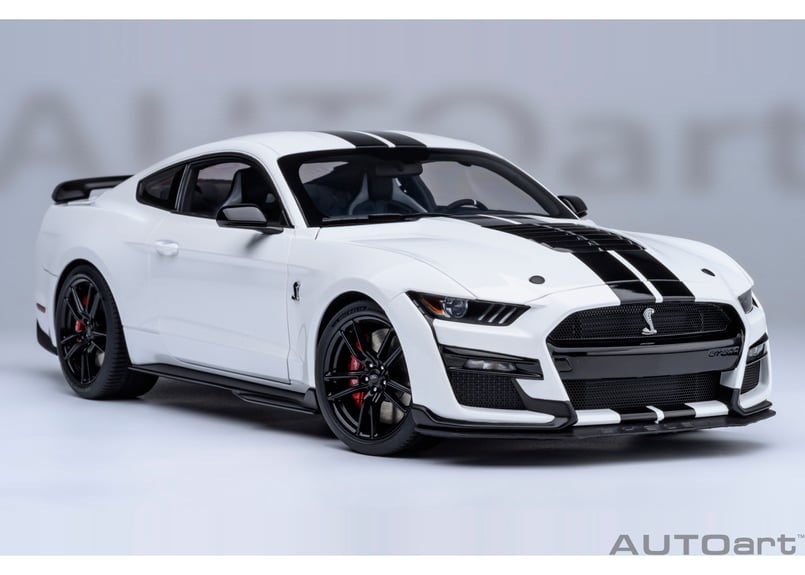 AUTOart 1/18 フォード マスタング シェルビー GT500 （ホワイト