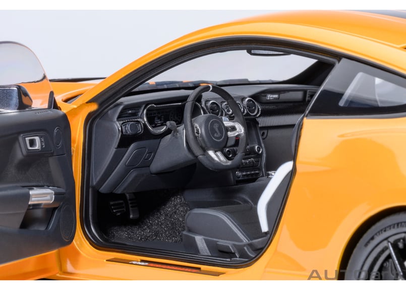 AUTOart 1/18 フォード マスタング シェルビー GT500 （オレンジ