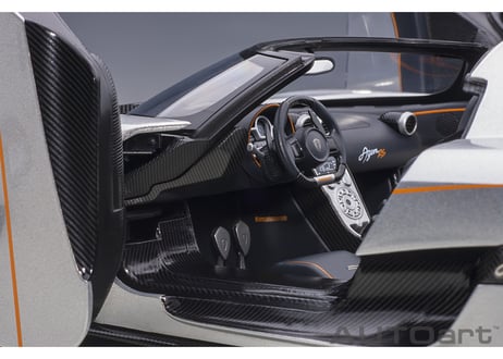 AUTOart 1/18　ケーニグセグ アゲーラ RS （メタリック・シルバー／カーボンブラック）　79024