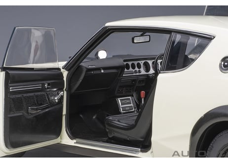 AUTOart 1/18　日産 スカイライン 2000 GT-R （KPGC110） （ホワイト）　77472