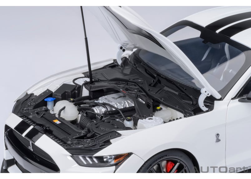 AUTOart 1/18 フォード マスタング シェルビー GT500 （ホワイト