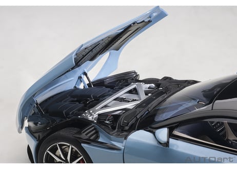 AUTOart 1/18　アストンマーチン DB11 （メタリック・ライトブルー）　70268