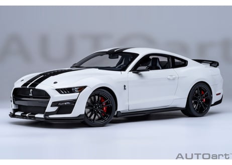 AUTOart 1/18　フォード マスタング シェルビー GT500 （ホワイト／ブラック・ストライプ）　73095