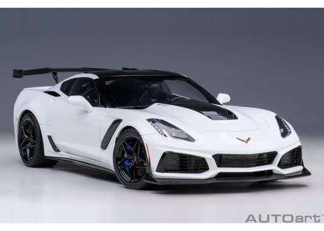 AUTOart 1/18　シボレー コルベット （C7） ZR1 （ホワイト）　71270