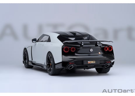 AUTOart 1/18　NISSAN GT-R50 by ITALDESIGN （メタリック・ホワイト／ブラック）　77511
