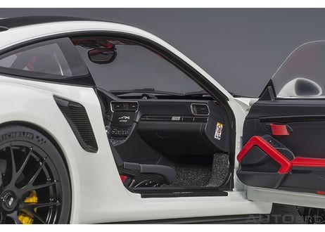 AUTOart 1/18　ポルシェ 911 （991.2） GT2 RS ヴァイザッハ・パッケージ （ホワイト／カーボンブラック）　78171