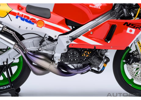 AUTOart 1/12　ホンダ NSR500 WGP500 #56 「バリバリ伝説」 （「巨摩 郡」 ヘルメット付属）　12566