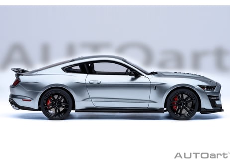 AUTOart 1/18　フォード マスタング シェルビー GT500 （シルバー／ブラック・ストライプ）　73096