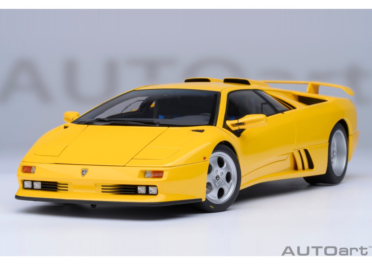 AUTOart 1/18 ランボルギーニ ディアブロ イエロー AUTOart 1/18 ランボルギーニ アヴェンタドール SVJ （パール