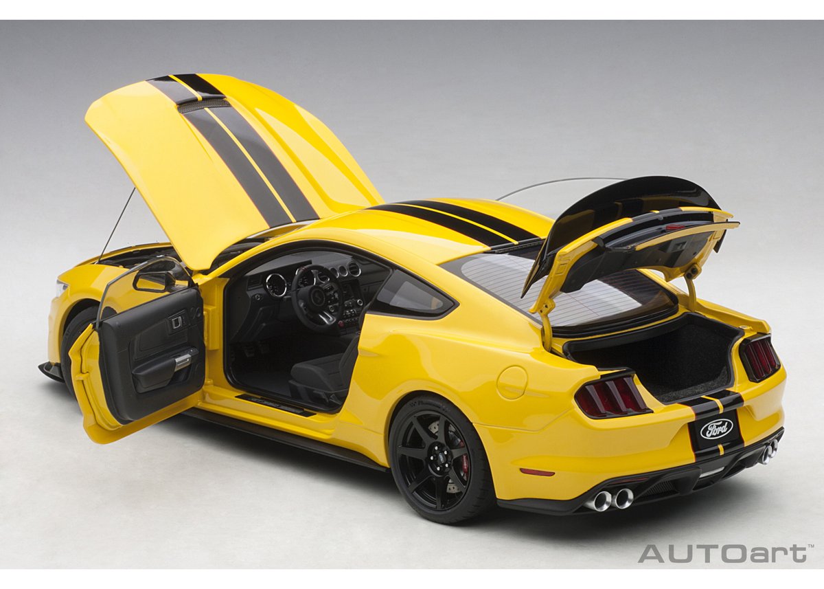 オートアートAUTOartシェルビーGT500 マスタング1：18 黒系