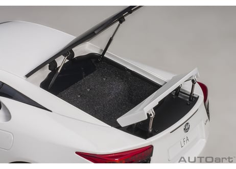 AUTOart 1/18　レクサス LFA （ホワイテスト・ホワイト）　78850
