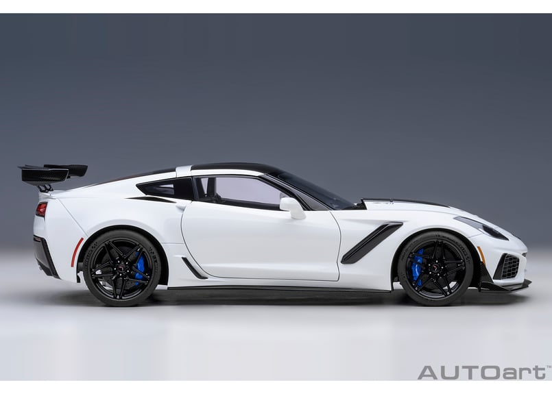 AUTOart 1/18 シボレー コルベット （C7） ZR1 （ホワイト