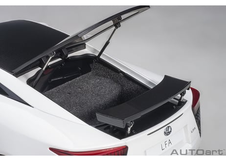 AUTOart 1/18　レクサス LFA （ホワイテスト・ホワイト／ブラック・カーボン）　78851