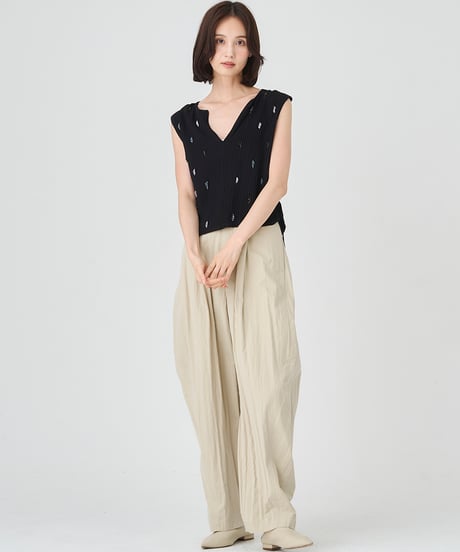PIN TUCK×BEADS　EMBROIDERY VEST