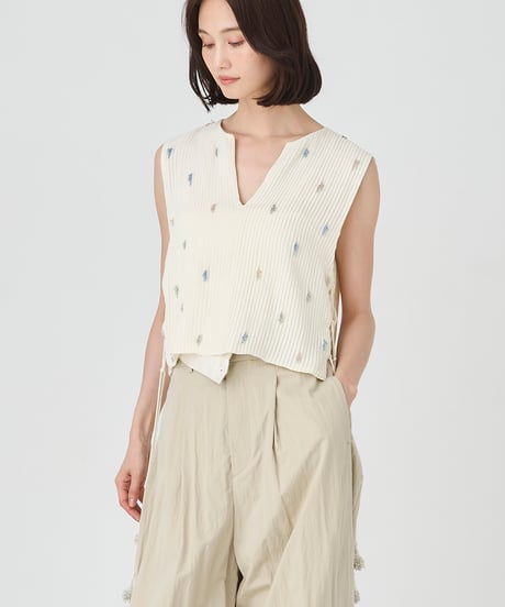 PIN TUCK×BEADS　EMBROIDERY VEST
