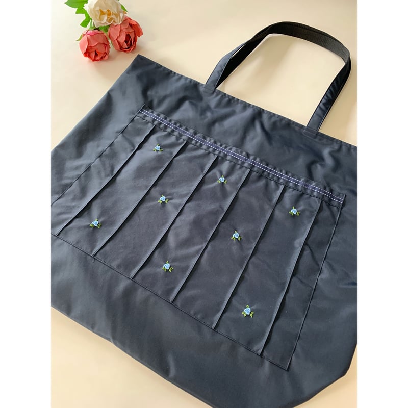 ナイロンバッグ 紺 縦ピンタック 2色 | Shichiri（七里久美子）