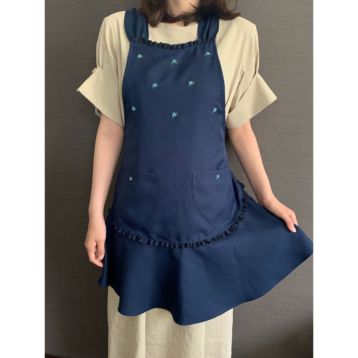 大人フリルエプロン ベージュ L | Shichiri(七里久美子) 大人フリルエプロン ベージュ L | Shichiri(七里久美子)