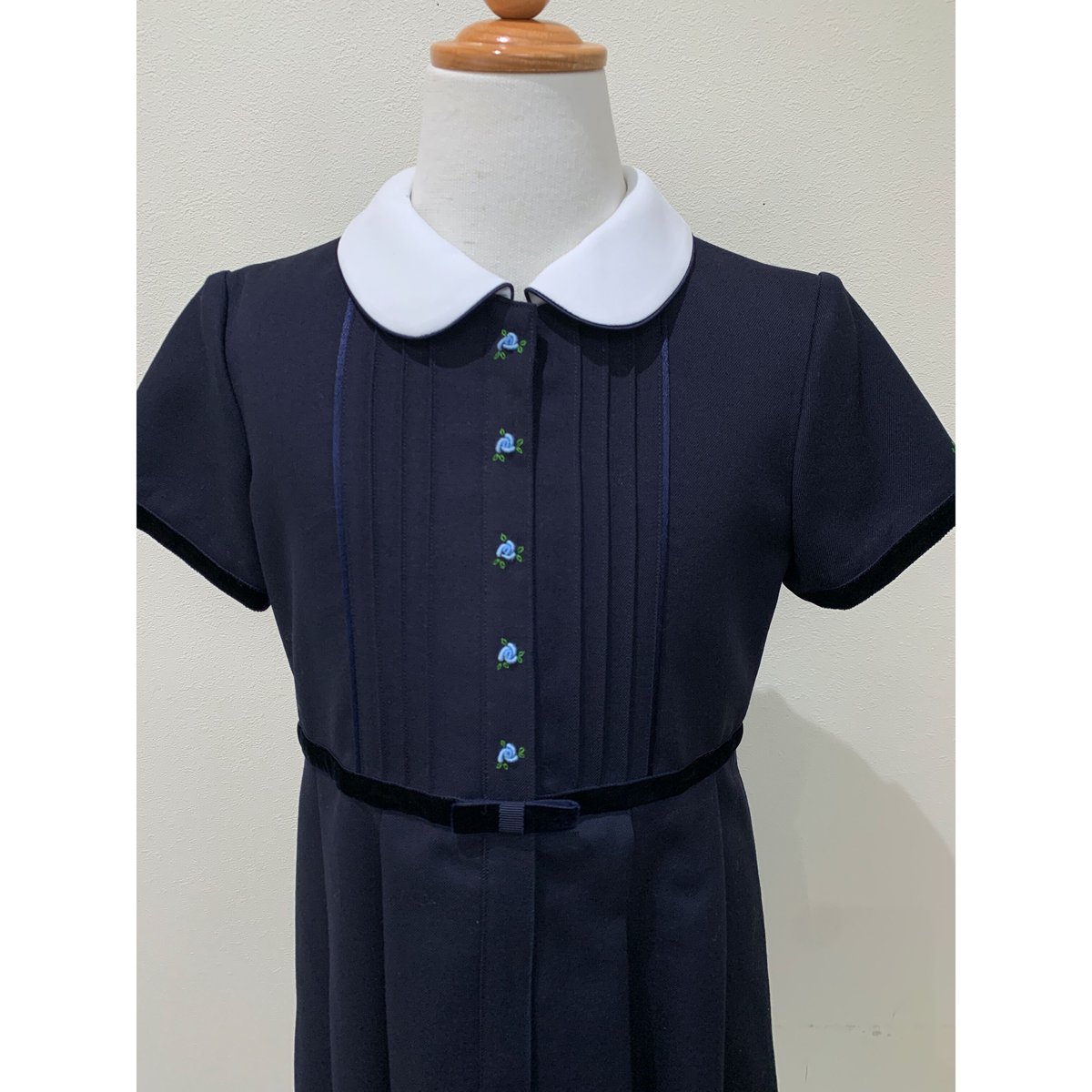 七里久美子ワンピース ワンピース21 前開き縦ピンタックバラ 2色 S（110） | Shichiri