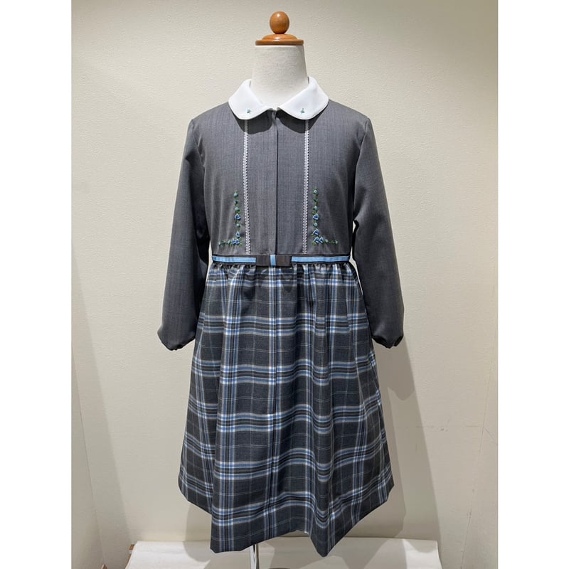 子供ワンピース 長袖 グレーxチェック ブルー刺繍 130