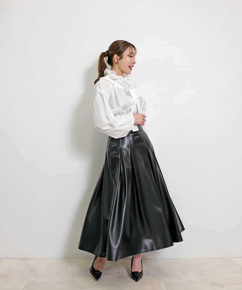 美品　バーバリーブラックレーベル　フレアスカート　タック　裏地付き　ステッチ　黒 美品 バーバリーブラックレーベル フレアスカート タック 裏地