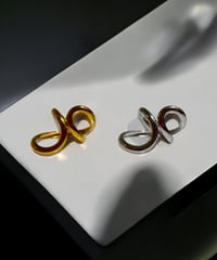 TIGRIS | smooth curve ring