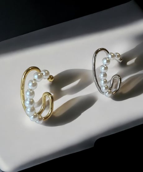 TIGRIS | string of pearls earcuff